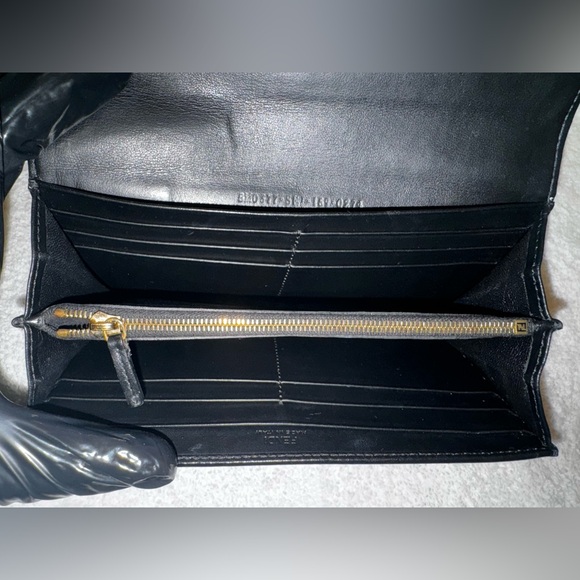 Fendi Peekaboo Continental long wallet with dust bag and certificate card. - Picture 8 of 16